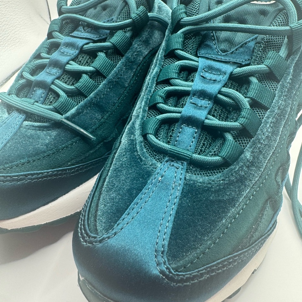 Air Max 95 green velvet